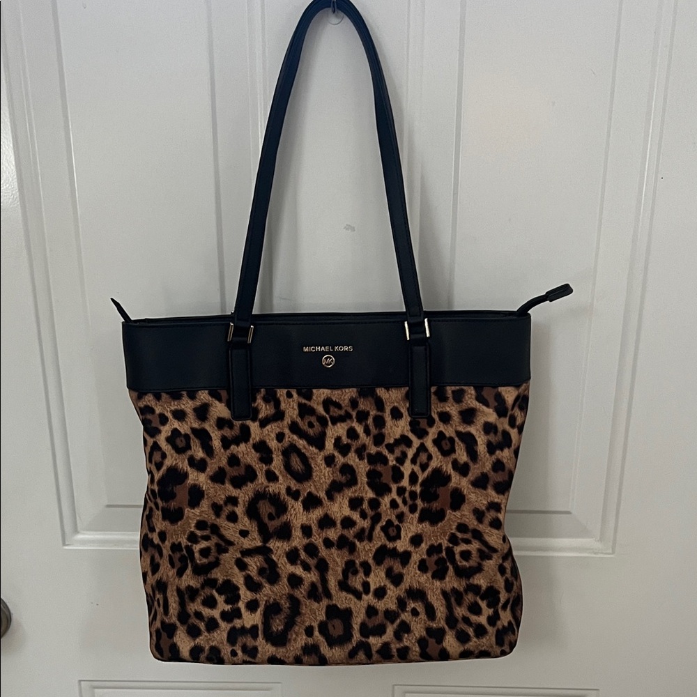 Michael Kors medium Morgan leopard print tote EUC